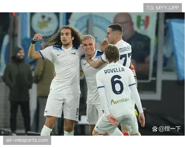 新赛季足球战火重燃：豪门激战白热化，黑马崛起成焦点