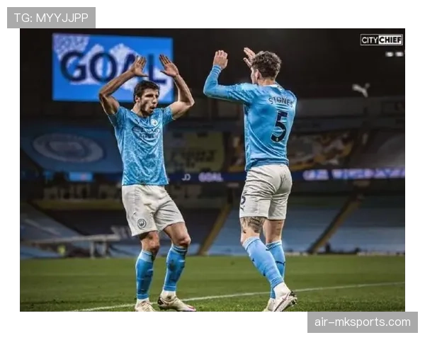 斯通斯与迪亚斯：技术型与指挥型中卫的战术角色差异分析