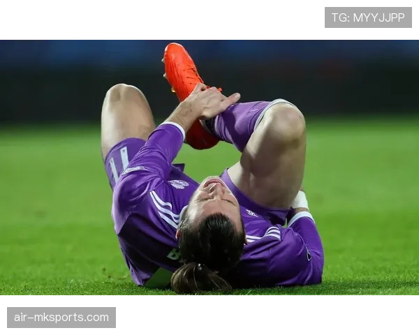 拉莫斯又开始用豪车“炫富”，球场上拼命躺平背后藏啥秘密？