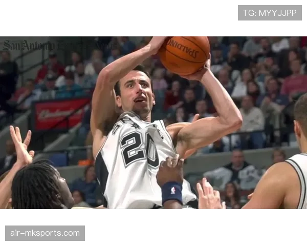 吉诺比利无球跑动制造错位，改变马刺进攻结构