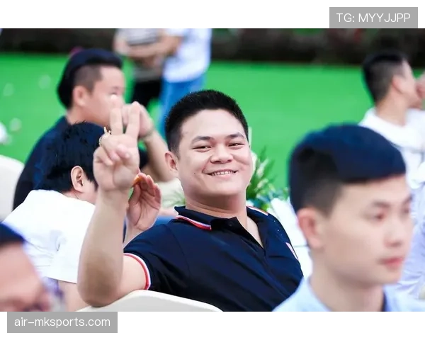 孙铭徽赛后直接去路边小摊吃碗面，场上高冷下场那股邻家大叔感把我懵了